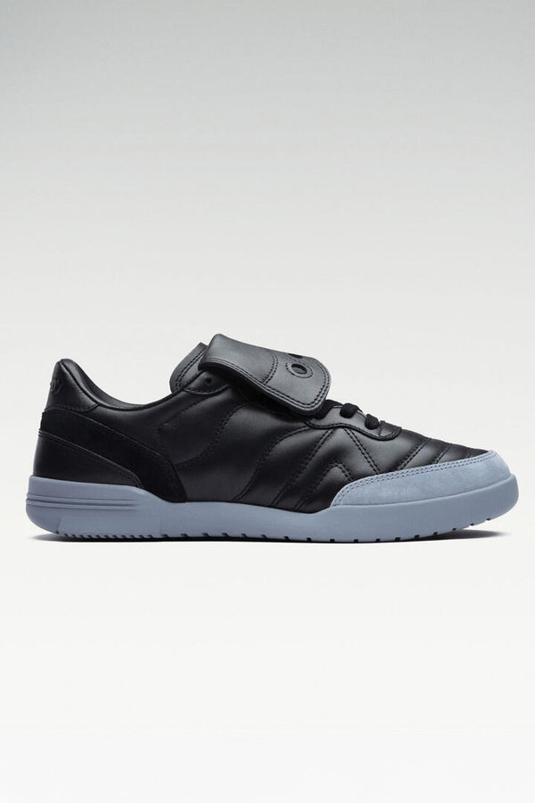 586i S Black